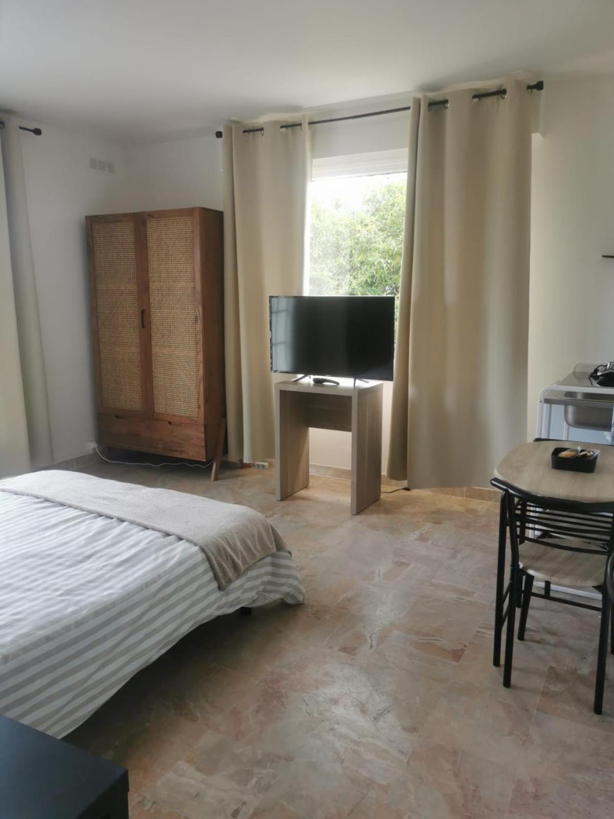 Appartement 2 , Disneyland - Parking Gratuit - Maison Des Platanes Meaux Luaran gambar